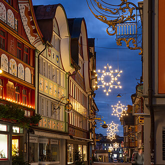 Hauptgasse im Advent